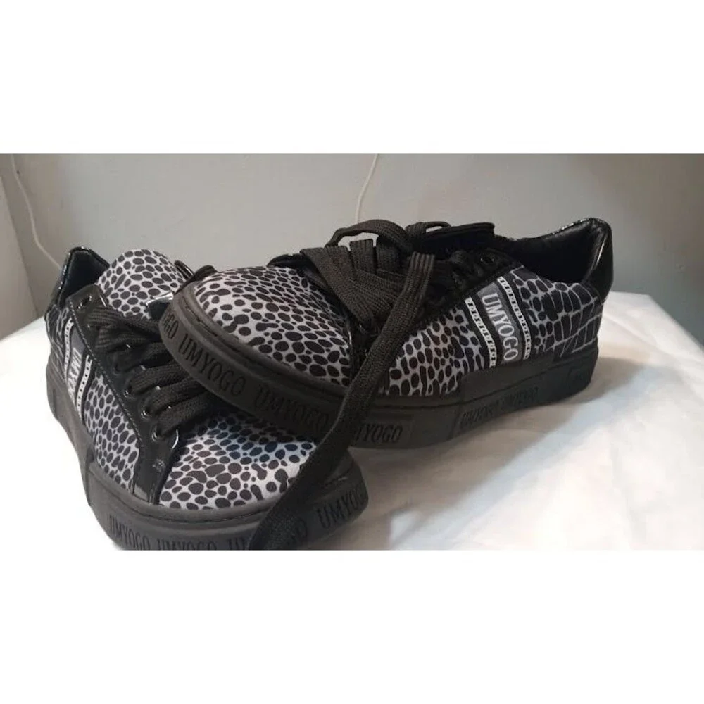 UMYOGO Women’s Sneakers – Black & White Pattern – Size 7.5